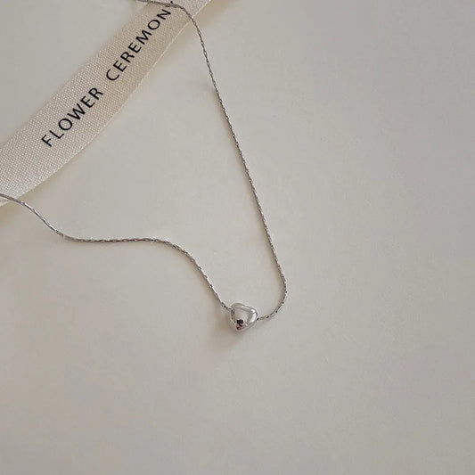 Fashion Mini Heart Necklaces Silver Color Chain Smalll Love Necklace Pendant on Neck Bohemian Necklaces Jewelry for Women Gifts
