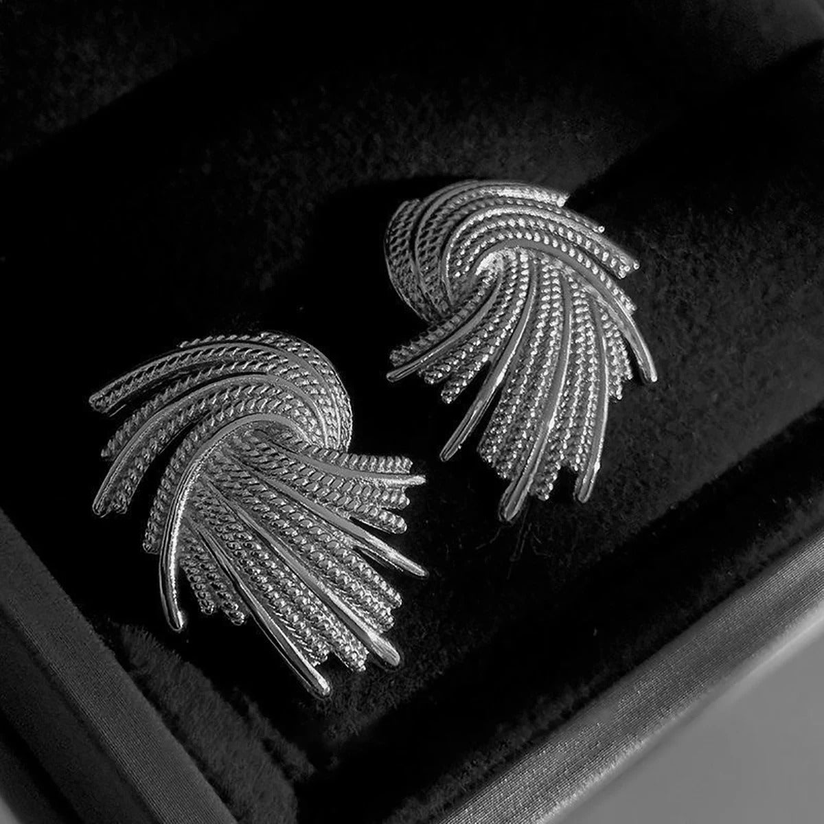 Metal Twist Big Geometric Earrings Unique Gold Color Drop Earrings Women New Fashion Jewelry 2025