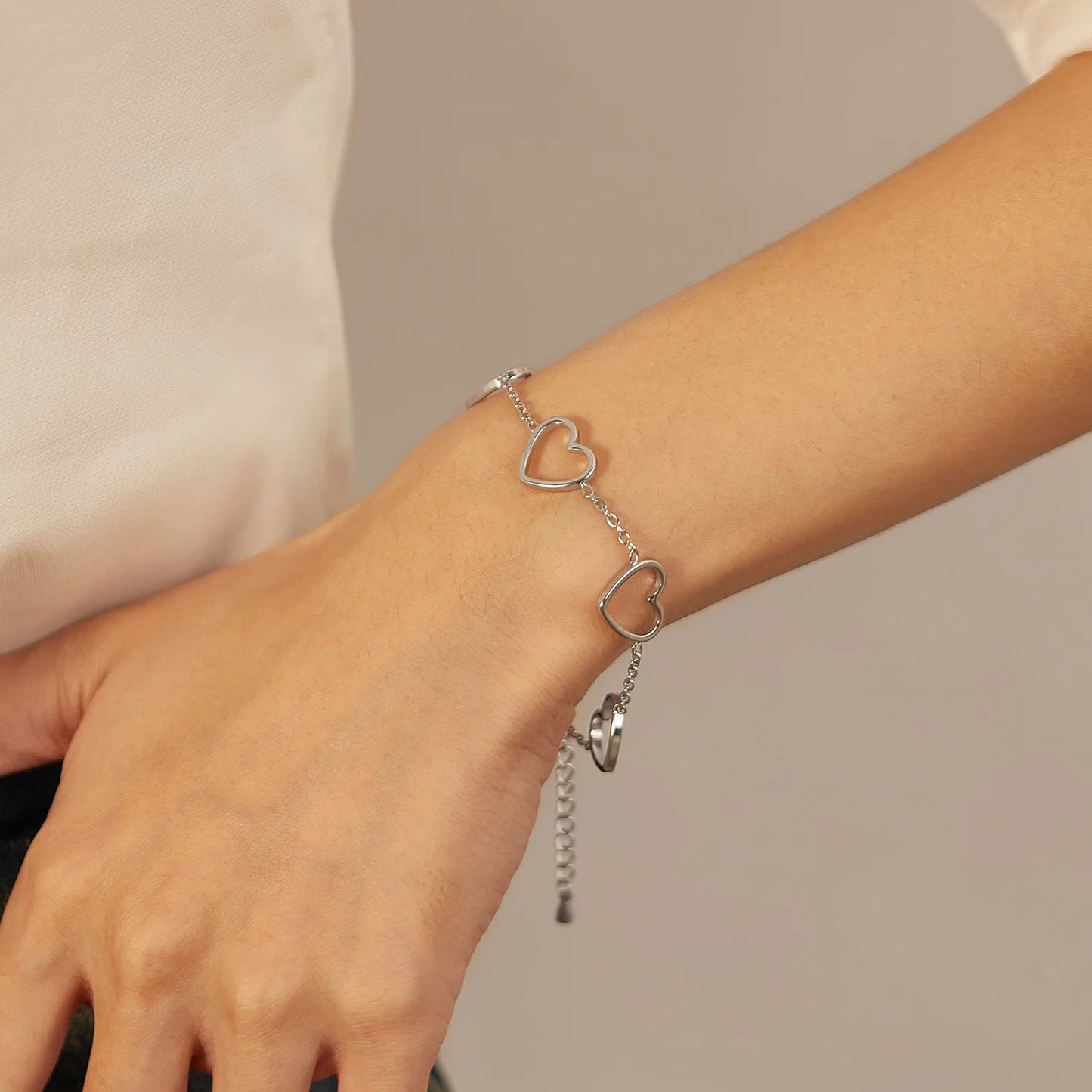 Fashion Elegant Hollowed Out Four-leaf Clover Bracelet Stainless Steel Adjustable Chain Bracelets Ladies Daily Jewelry