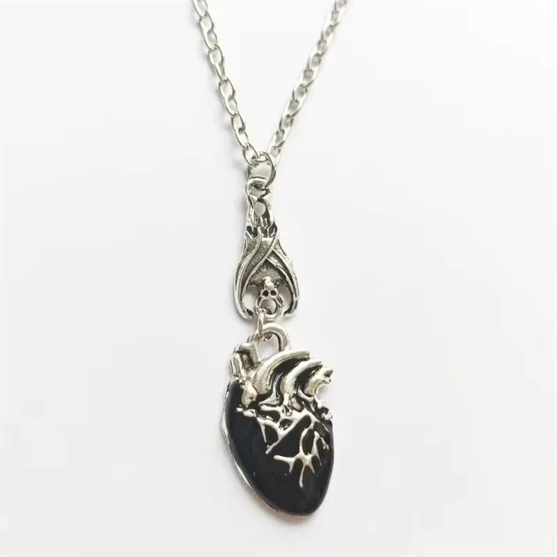 Vampire Bat Bloody Heart Pendant Necklace Fashionable Pagan Witch Jewelry Anatomy Heart Halloween Accessories Gift