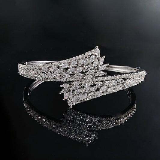 2025 New Arrival Luxury Carved Bracelet Bangle for Women Anniversary Gift Valentine's Day Gift Jewelry S8258
