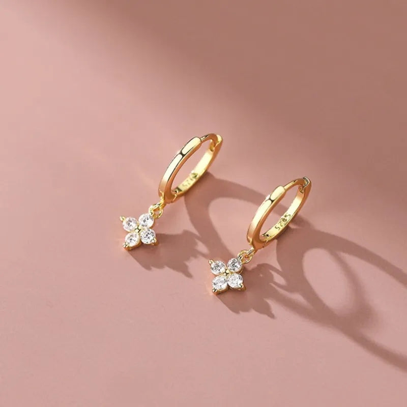 925 Silver Needle Zircon Four Leaf Hoop Earrings for Women Girls Fashion Huggies Party Wedding Jewelry Gift eh190