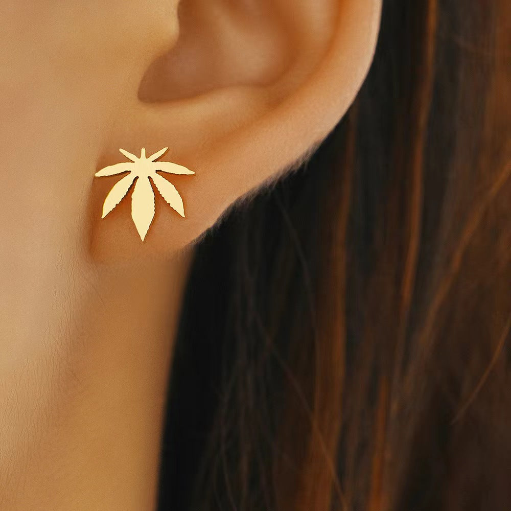 Exquisite Maple Leaf Amulet Fashion Stud Earrings Classic Simple Earrings For Women Jewelry Party Gifts