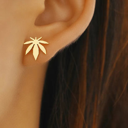 Exquisite Maple Leaf Amulet Fashion Stud Earrings Classic Simple Earrings For Women Jewelry Party Gifts