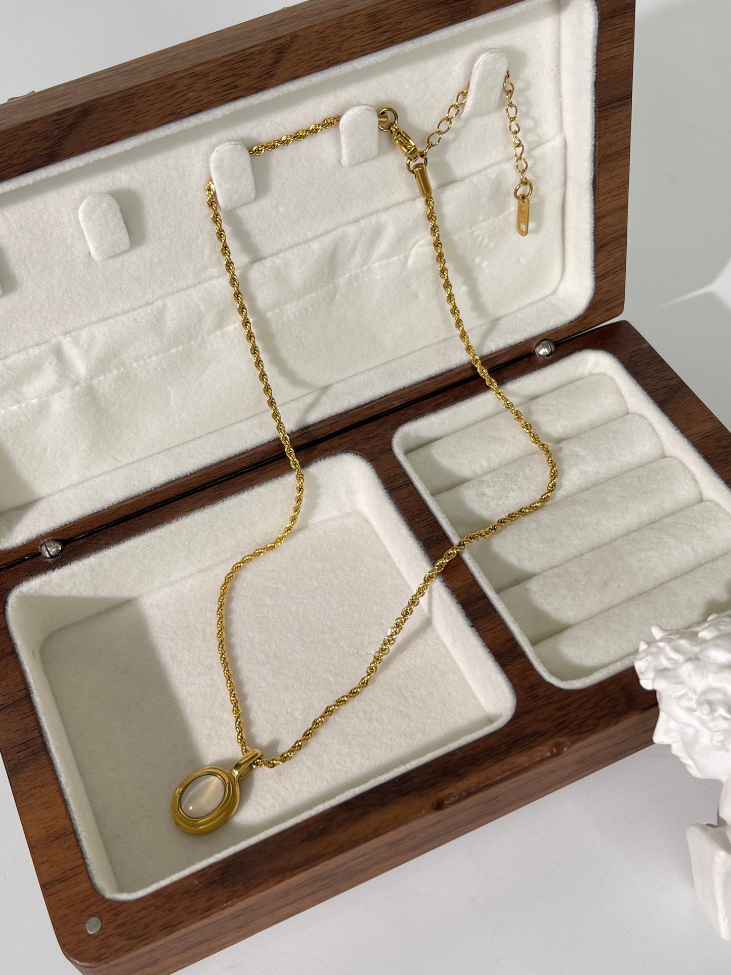 Peri'sbox Stainless Steel 18K Gold Pvd Plated Black White Gem Stone Oval Pendant on Twist Rope Chain Necklace Stacking Jewelry