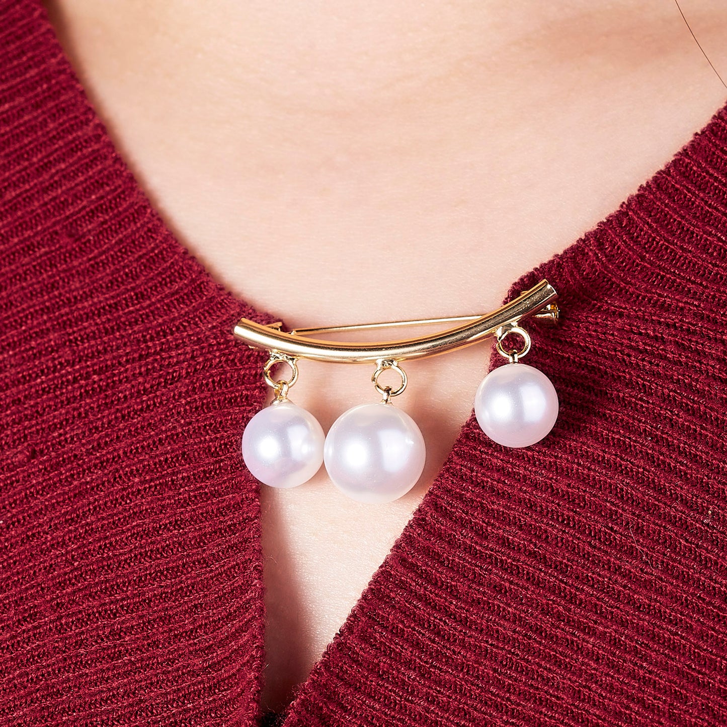 Elegant Pearl Brooch Pin for Women Clothing Accessory