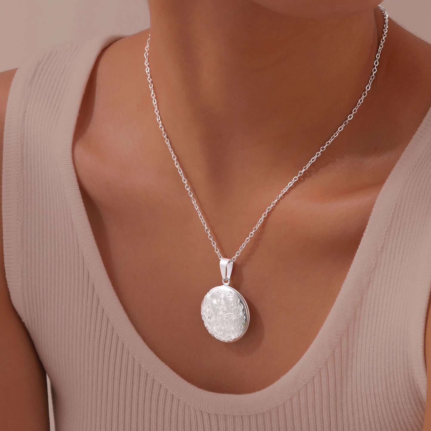 Custom Photo Frame Round Pendant Necklace Women’s Locket