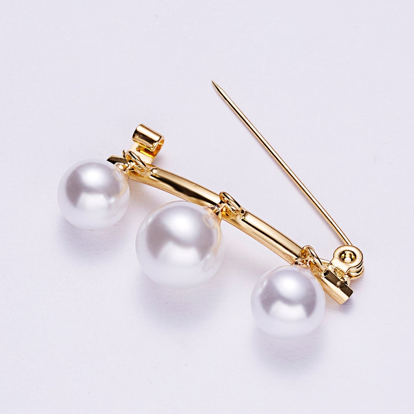 Elegant Pearl Brooch Pin for Women Clothing Accessory