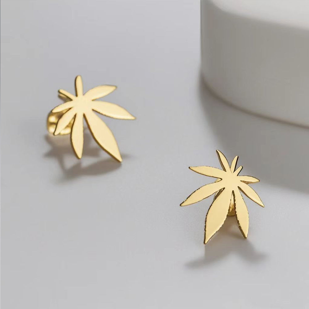 Exquisite Maple Leaf Amulet Fashion Stud Earrings Classic Simple Earrings For Women Jewelry Party Gifts
