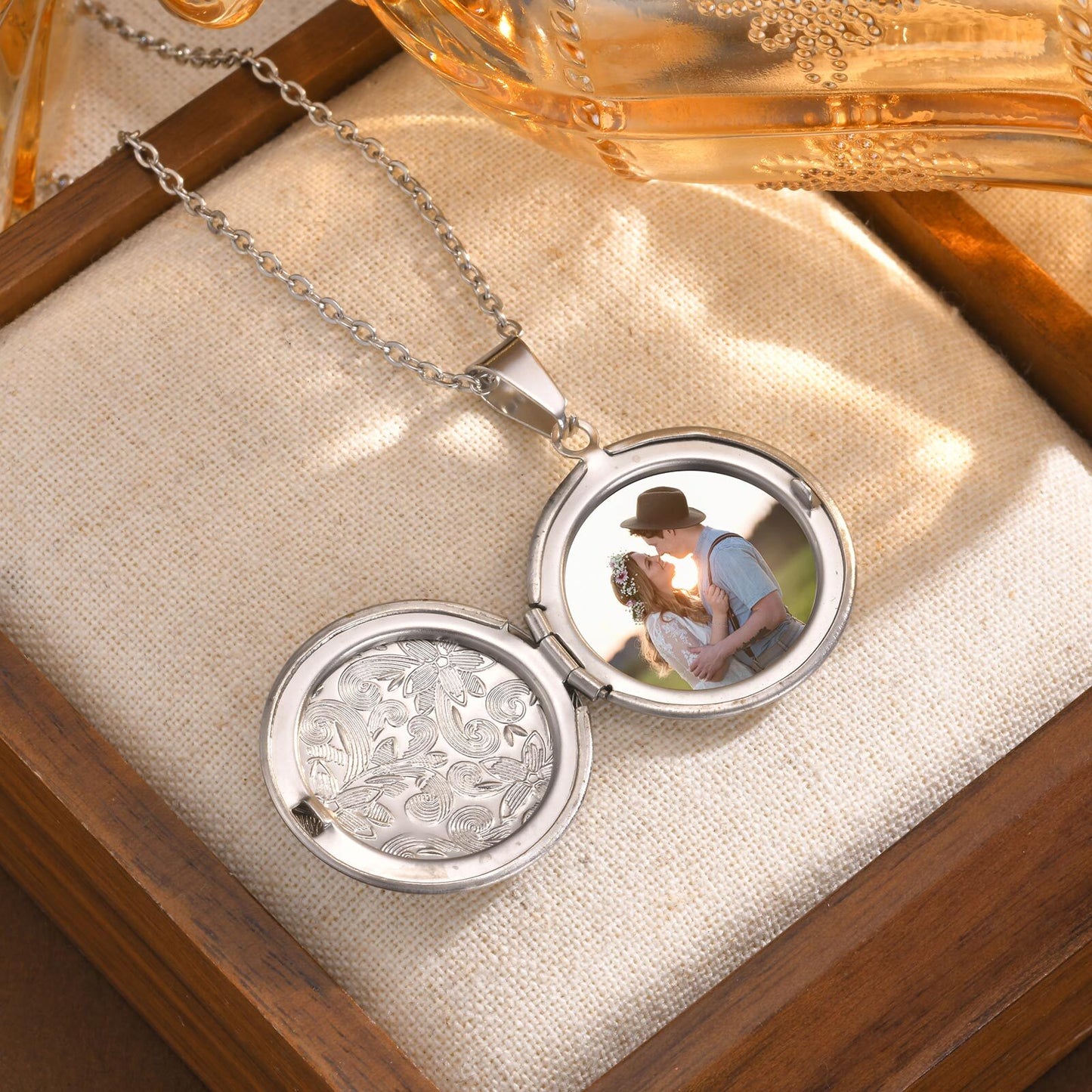Custom Photo Frame Round Pendant Necklace Women’s Locket