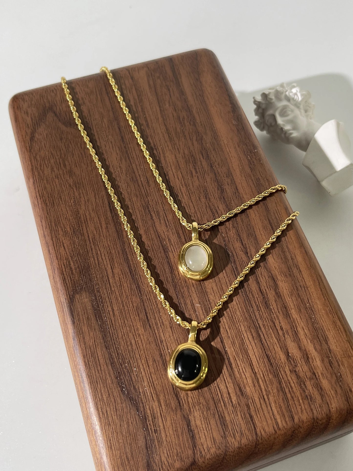Peri'sbox Stainless Steel 18K Gold Pvd Plated Black White Gem Stone Oval Pendant on Twist Rope Chain Necklace Stacking Jewelry