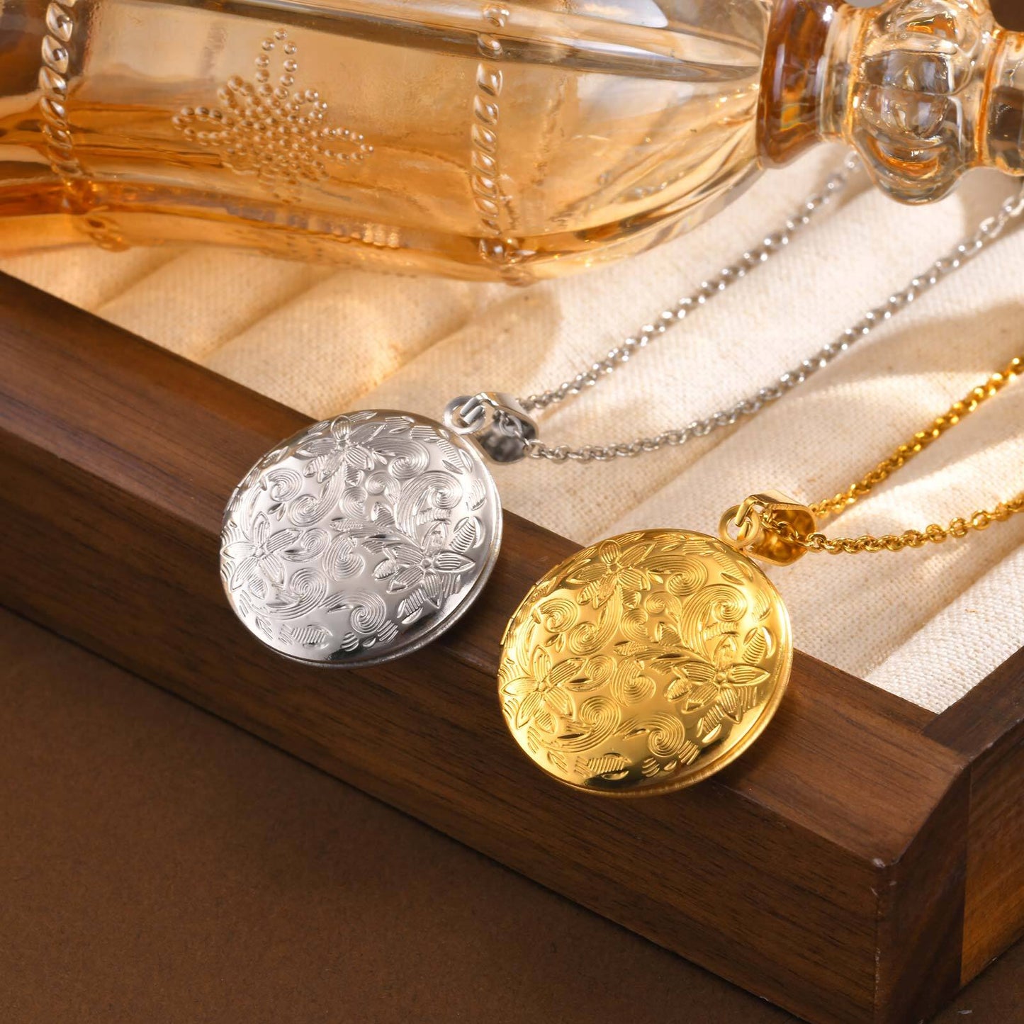 Custom Photo Frame Round Pendant Necklace Women’s Locket