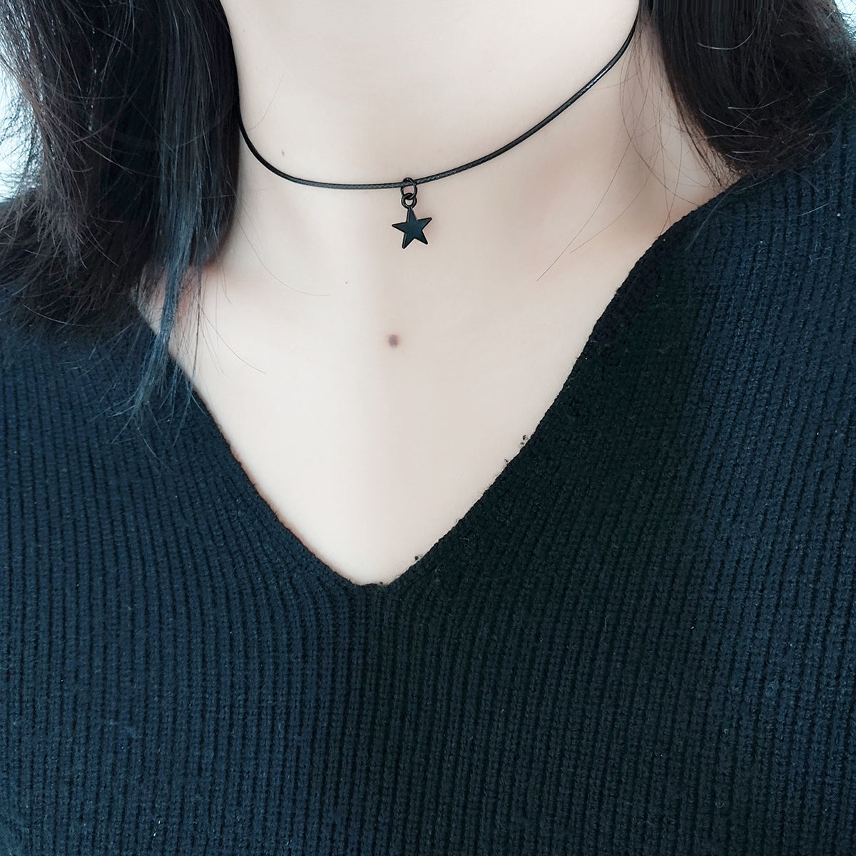 Stylish and simple everything with sweet and cute black five-pointed star pendant choker Choker necklace women's accessories