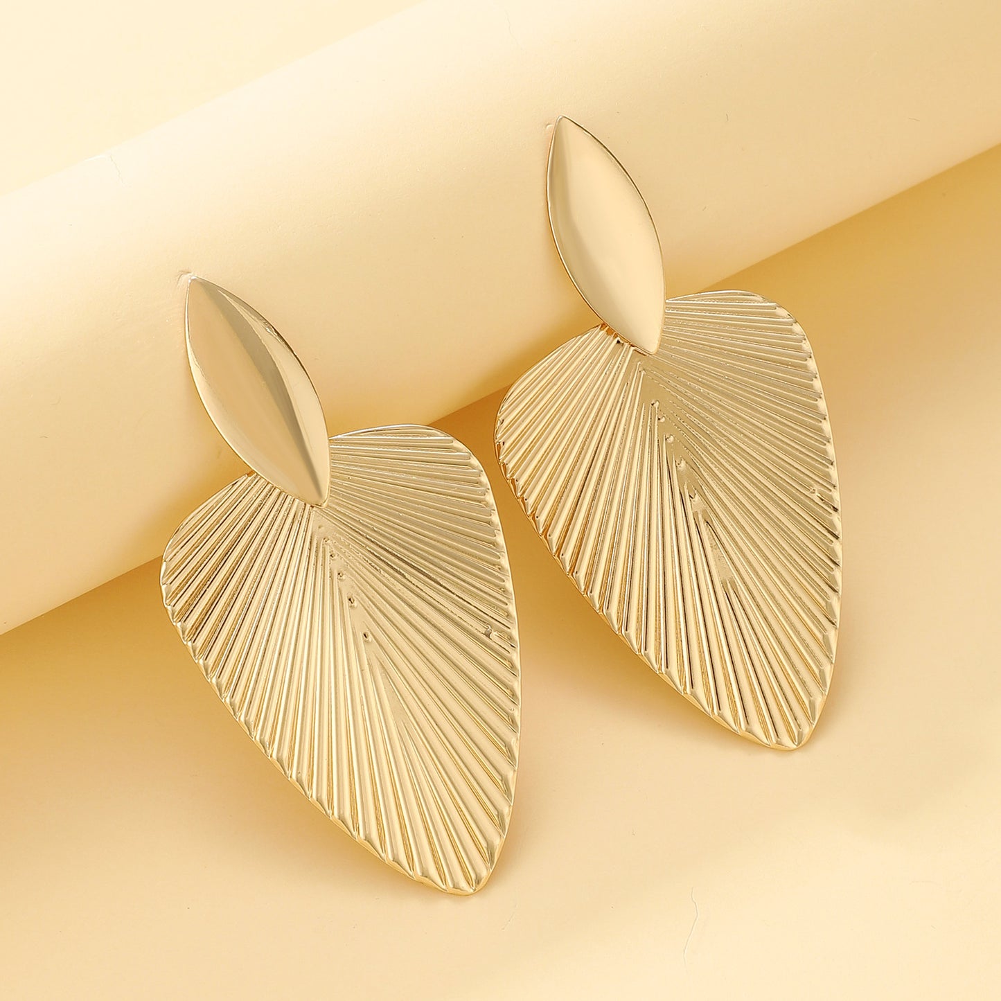 Advanced Metal Textured Leaf Pendant Big Earrings Women's Exaggerated Fashion Party Jewelry Gold Color Geometry Drop Earring
