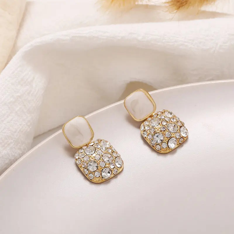 New Vintage White Shiny Crystal Geometric Women Earrings Contracted Sweet Lovely Fine Shiny Drop Earrings Jewelry