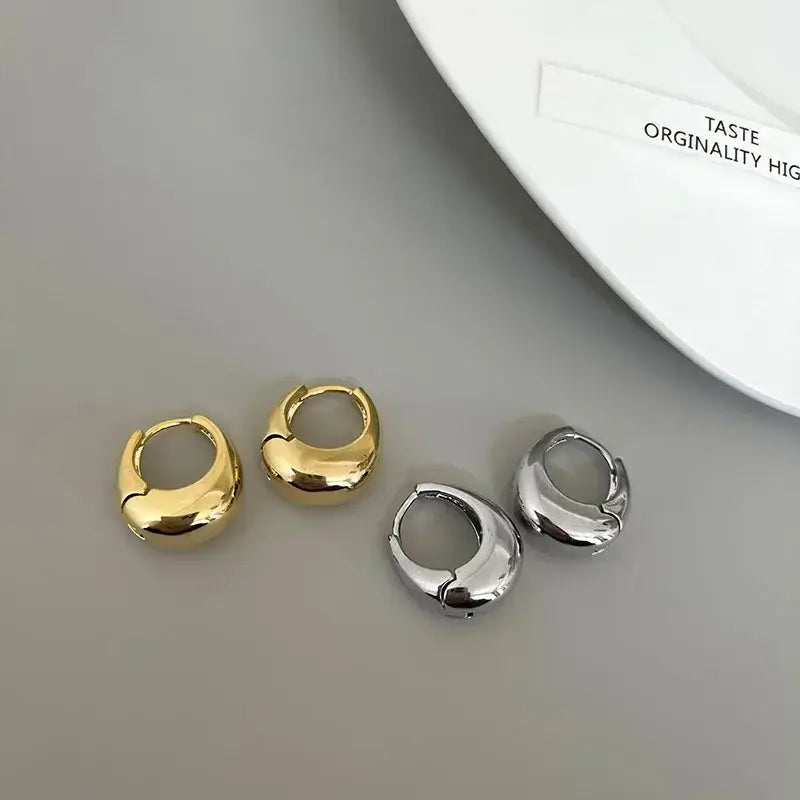 LATS Punk Oval Hoop Earrings – Minimalist Geometric U-Shaped Metallic Buckle for Daily Wear