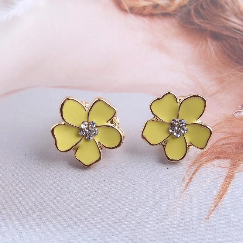 Korea Style Flower Shape Enamel Clip on Earrings Without Piercing for Girls Party Cute Lovely No Hole Ear Clip jewelry.