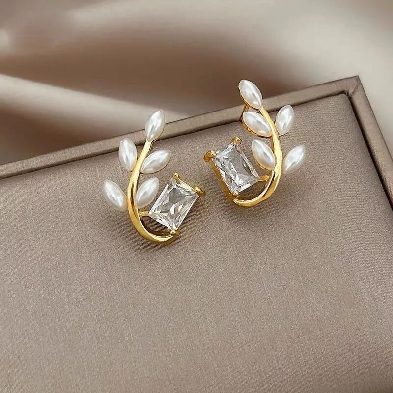 2025 Korean New Simple Temperament Circle Pearl Earrings Fashion Small Versatile Earrings Women's Jewelry