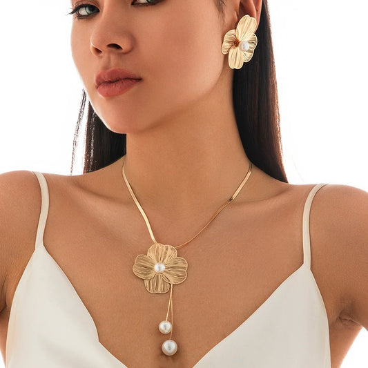 Romantic Flower Petal Imitation Pearl Pendant Choker Necklace Stud Earrings Women Trendy Kpop Snake Chain Jewelry Set