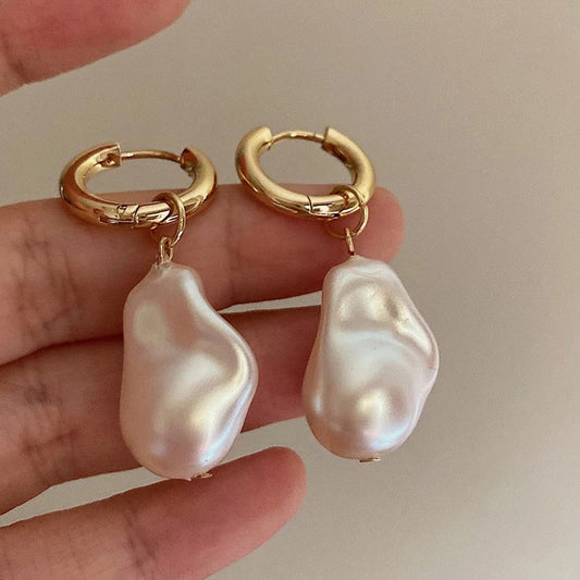 Vintage Baroque Pearl Dangle Earrings for Women Luxury Metal Round Ear Buckle Retro Elegant Jewelry