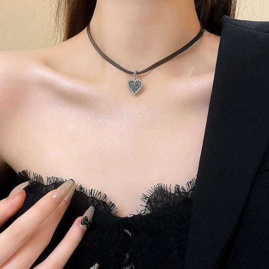 Classic Gothic Black Leather Choker Torques Heart Pendant Necklaces For Women Elegent Fashion Jewelry Valentine's Gifts