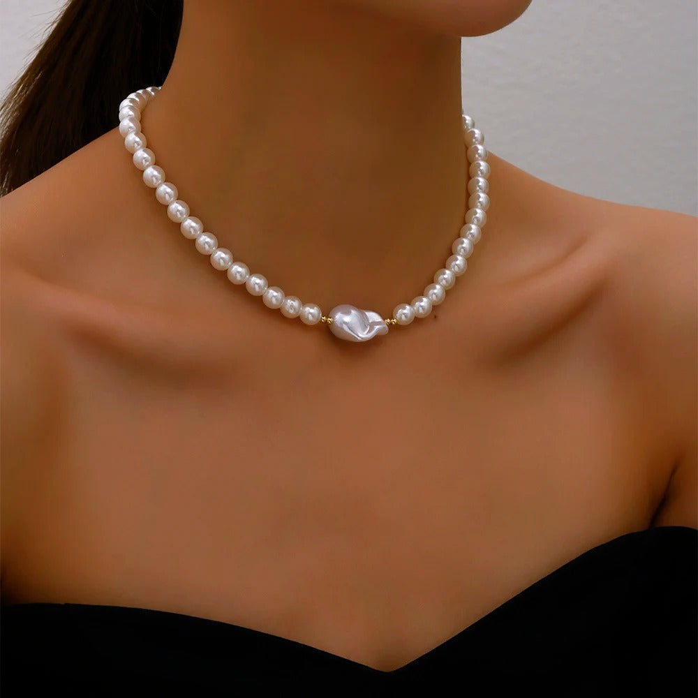 2025 Trend Exaggerated Jewelry Wedding Big Pearl Heart Pendant Necklace For Women Fashion Imitation Pearl Choker Necklace