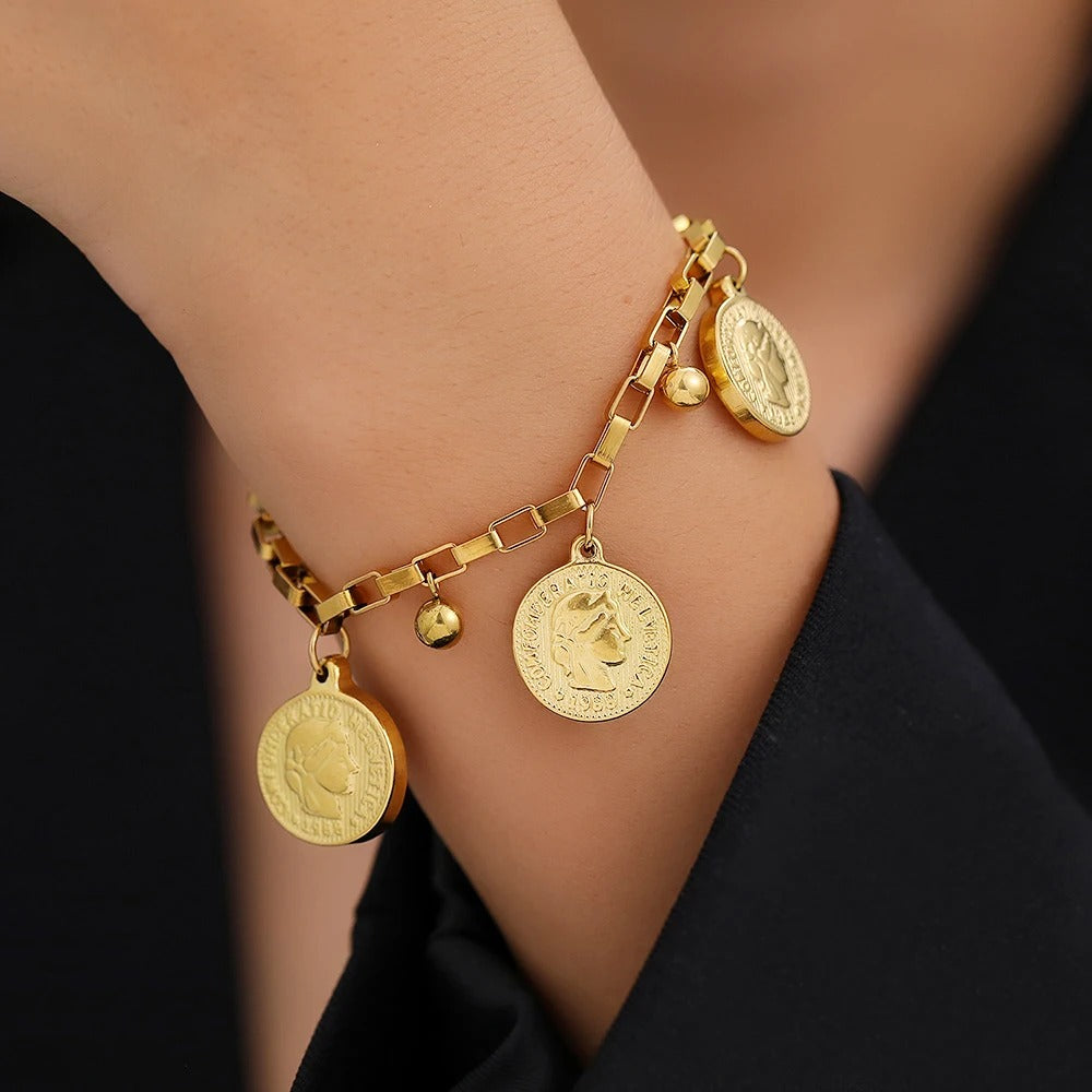 Stainless Steel Queen Coin Pendant Bracelet Women Jewelry Gift