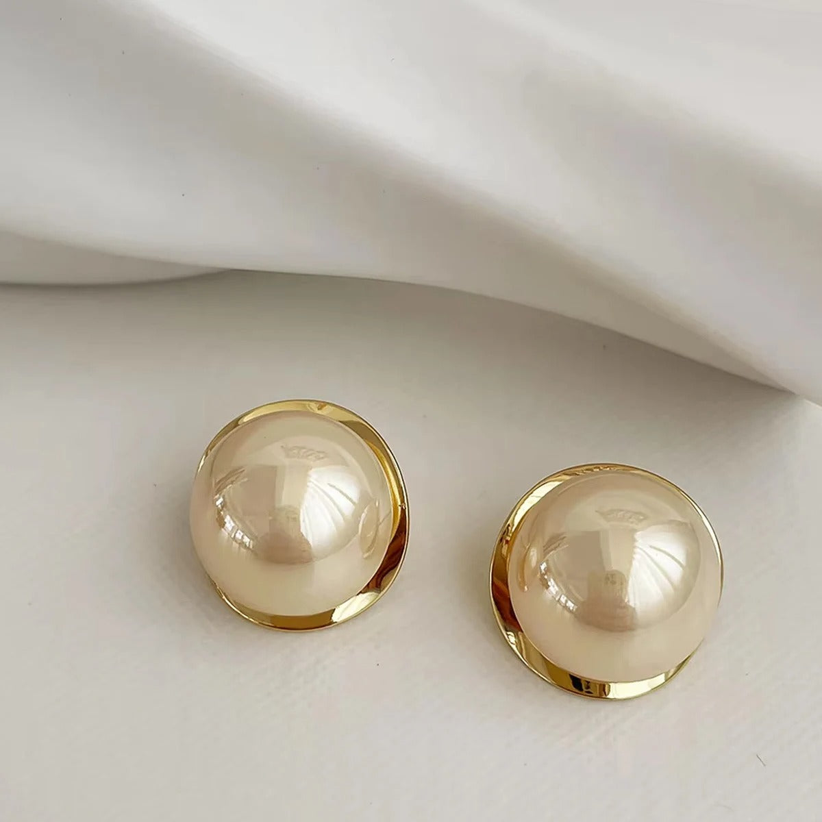 Light Luxury Simple Elegant Golden Pearl Stud Earrings For Women Fashion Cute Metal Jewelry Party Gifts