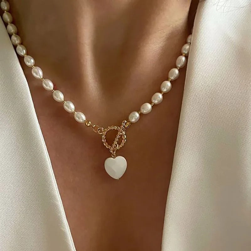 Elegant Jewelry Shell Heart Pendant Necklace Irregular Imitation Pearl Chain Unique Women Valentine's Fashion Necklace.