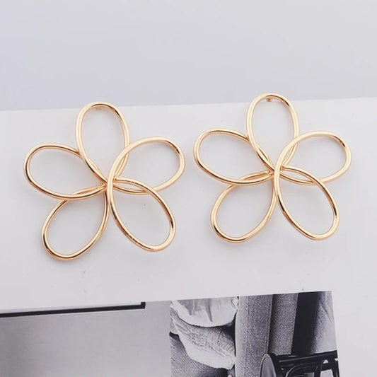 Women’s Golden Flower Dangle Earrings Retro Hollow Metal Wedding Jewelry