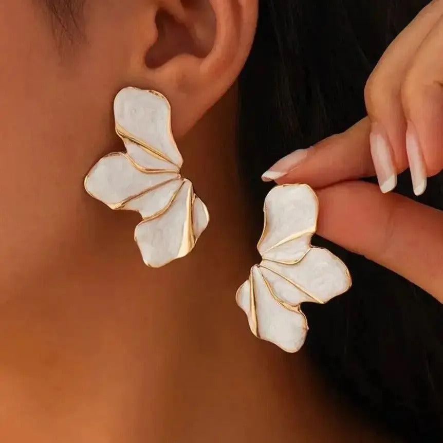Elegant White Half Flower Stud Earrings for Women Luxury Dripping Oil Petals Piercing Earrings Wedding Party Jewelry