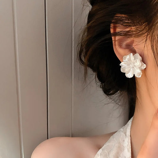 Acrylic White Camellia Flowers Stud Earrings for Women Fashion Temperament Fairy core  Earring Party Wedding Jewelry
