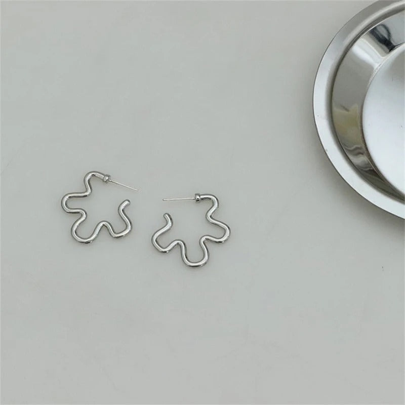 Korean Fashion Exaggerated Hollow Irregular Flower Hoop Earring for women Silver Color Girls Aesthetic Jewelry