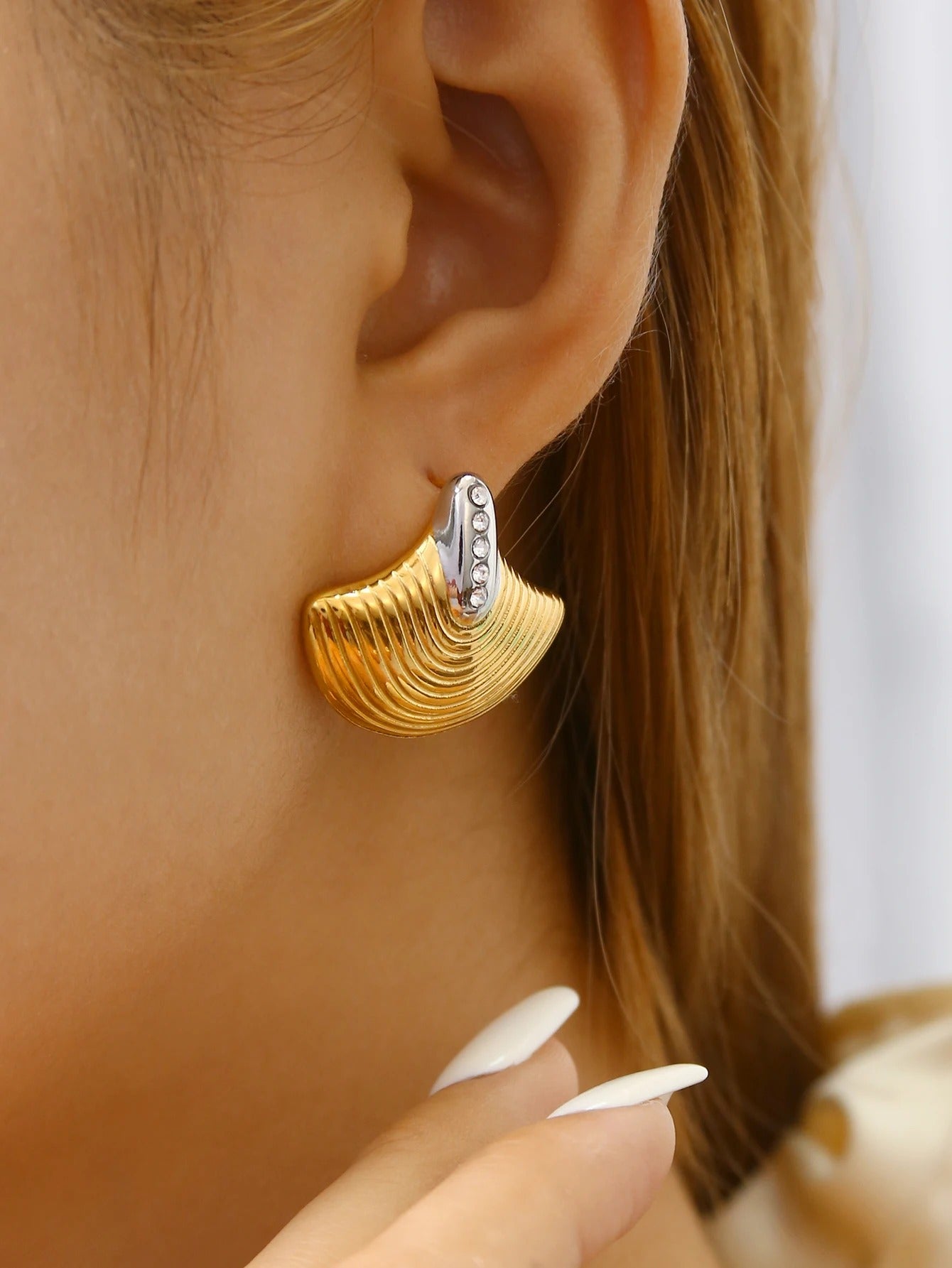 Summer Beach Collection Fashion Elegant Bohemian Style Stainless Steel 18K Gold Plated Diamond Shell Stud Earrings For Women