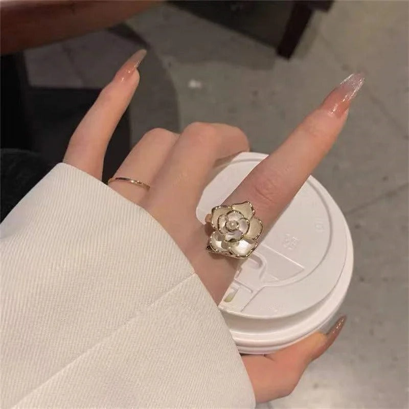 White Color Acrylic Flower Ring For Women Fashion Imitation Pearl Gold Color Ring French Retro Jewelry Rose Adjustable Ring