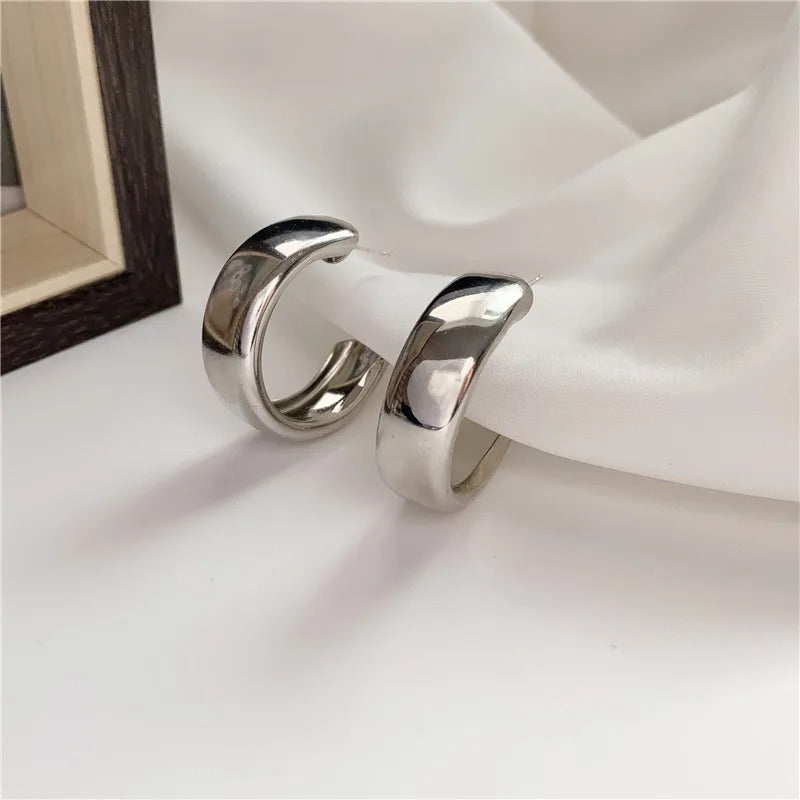 2025 Korean New Simple Temperament Circle Pearl Earrings Fashion Small Versatile Earrings Women's Jewelry