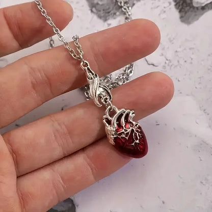 Vampire Bat Bloody Heart Pendant Necklace Fashionable Pagan Witch Jewelry Anatomy Heart Halloween Accessories Gift