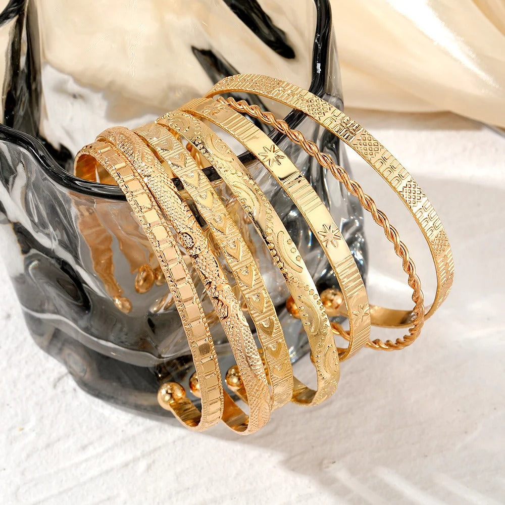 7 Pcs/Set Punk Gold Color Bracelets for Women Streetwear Goth Heart Prints Metal Design Open Bangle Fashion Jewelry Gifts 2025