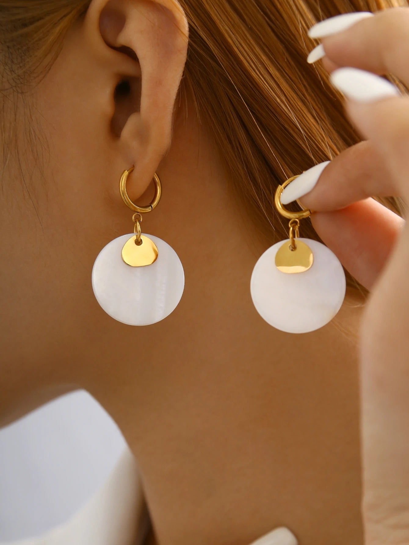 Summer Beach Collection Fashion Elegant Vintage Style Stainless Steel 18K Gold Plated Round Mother Of Pearl Earrings For Women