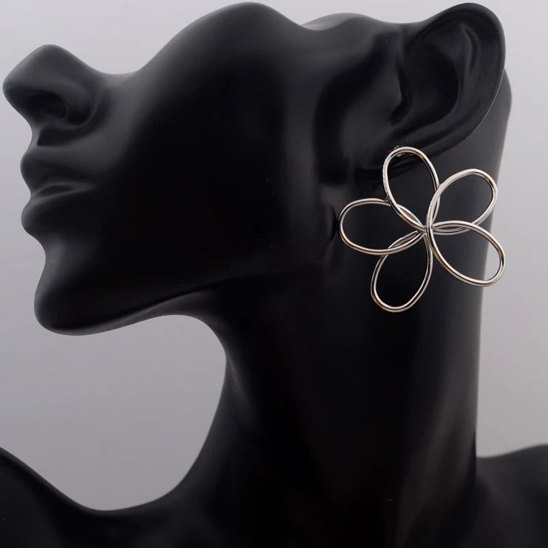 Women’s Golden Flower Dangle Earrings Retro Hollow Metal Wedding Jewelry