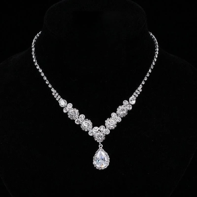 High-End Luxurious Water Droplet Pendant Necklace Sparkling Bridal Accessory Perfect for Parties Great Gift for Friends
