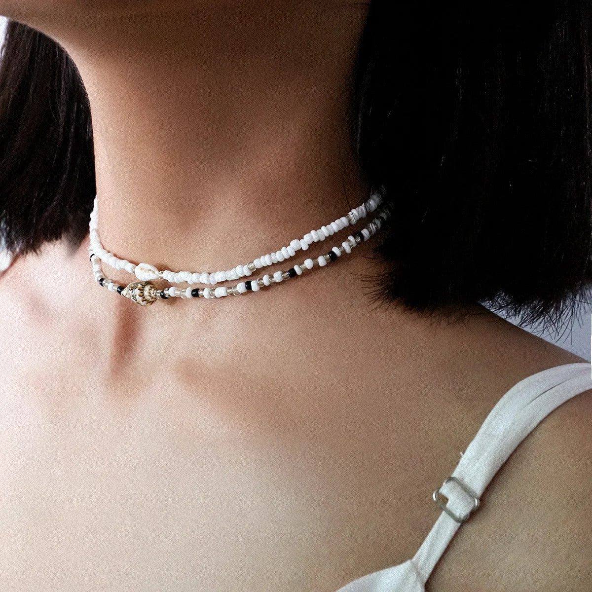 2Pcs/Set Puka Shell Pendants Necklace for Women Black White Beads Choker Collier Femme Vintage Bohemian Summer