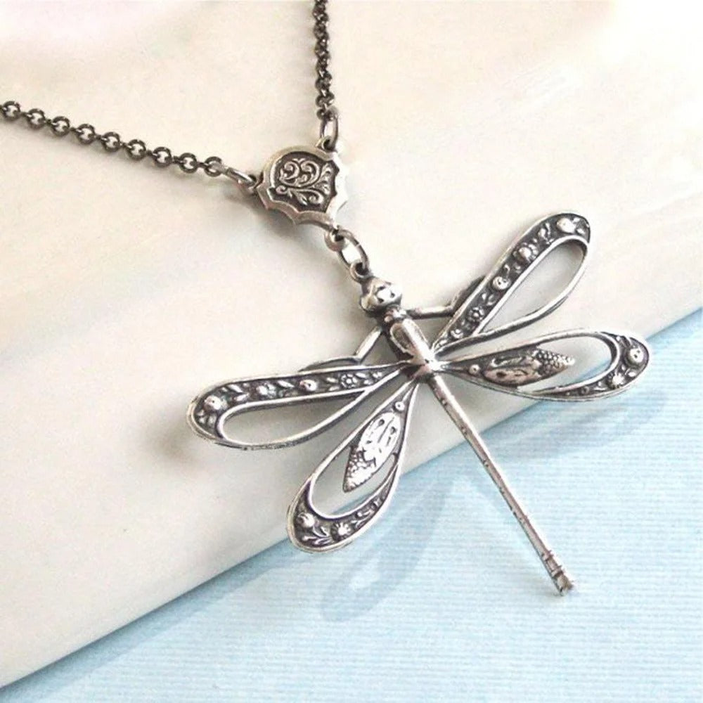 1pc Exquisite Dragonfly Hollowed Out Animal Fashion Alloy Silver Color Necklace Pendant Woman Party