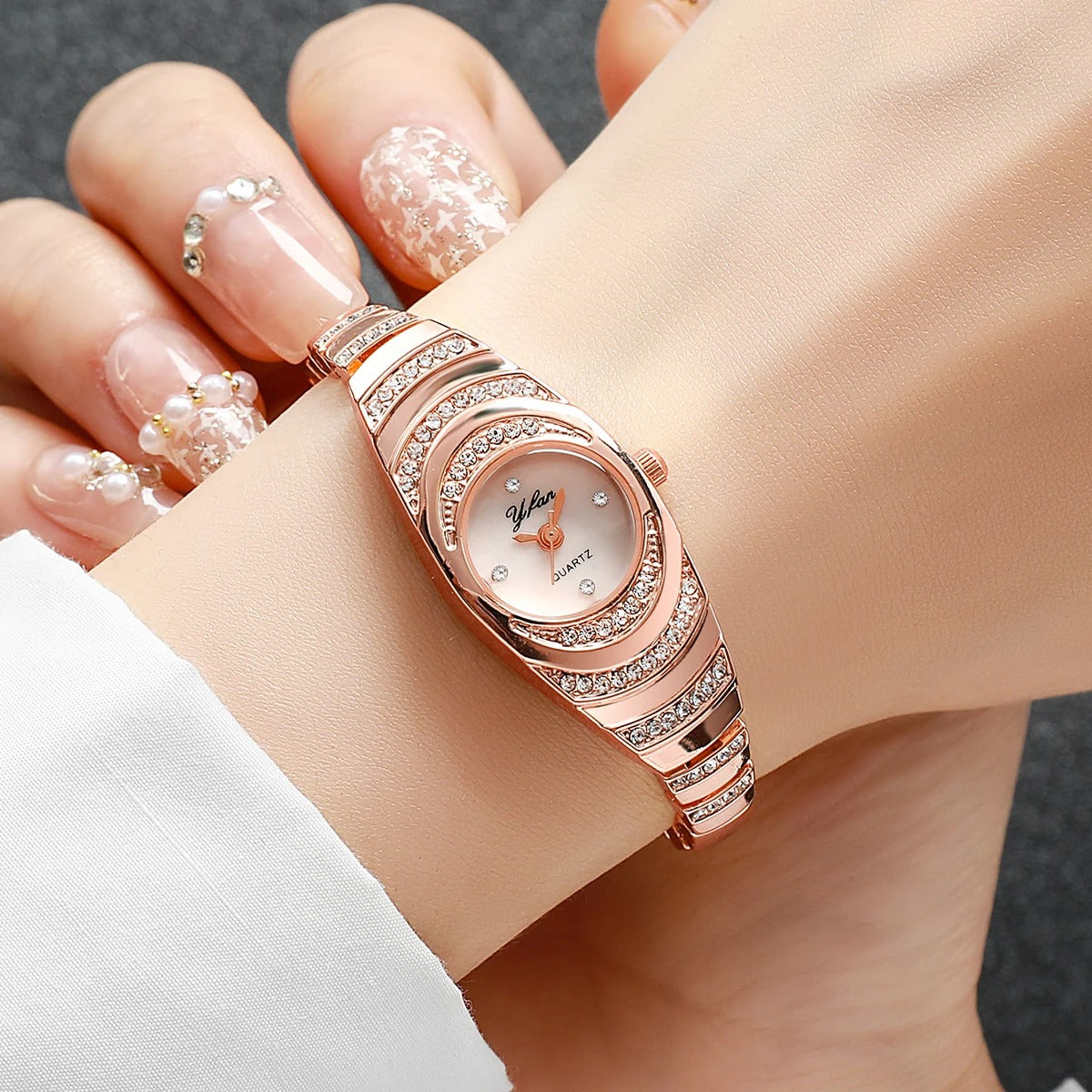 Elegant Women’s Rhinestone Quartz Bracelet Watch Fashion Luxury Wristwatch