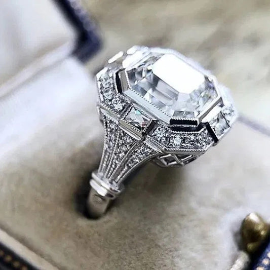 Elegant Women Wedding Rings with Prong-Set Crystal Cubic Zirconia Design Fashion Accessories Silver Color Female Jewelry
