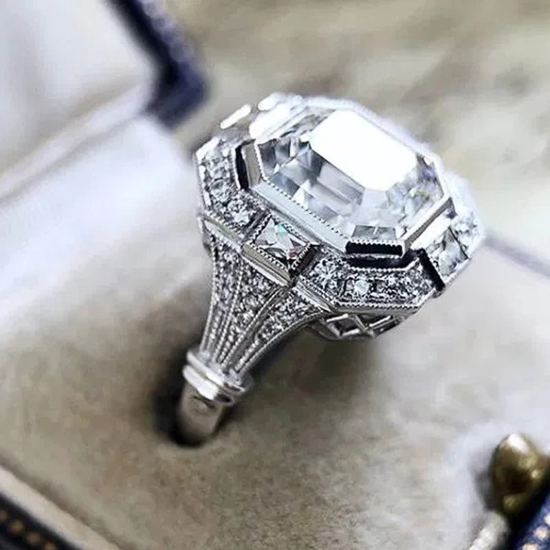 Elegant Women Wedding Rings with Prong-Set Crystal Cubic Zirconia Design Fashion Accessories Silver Color Female Jewelry