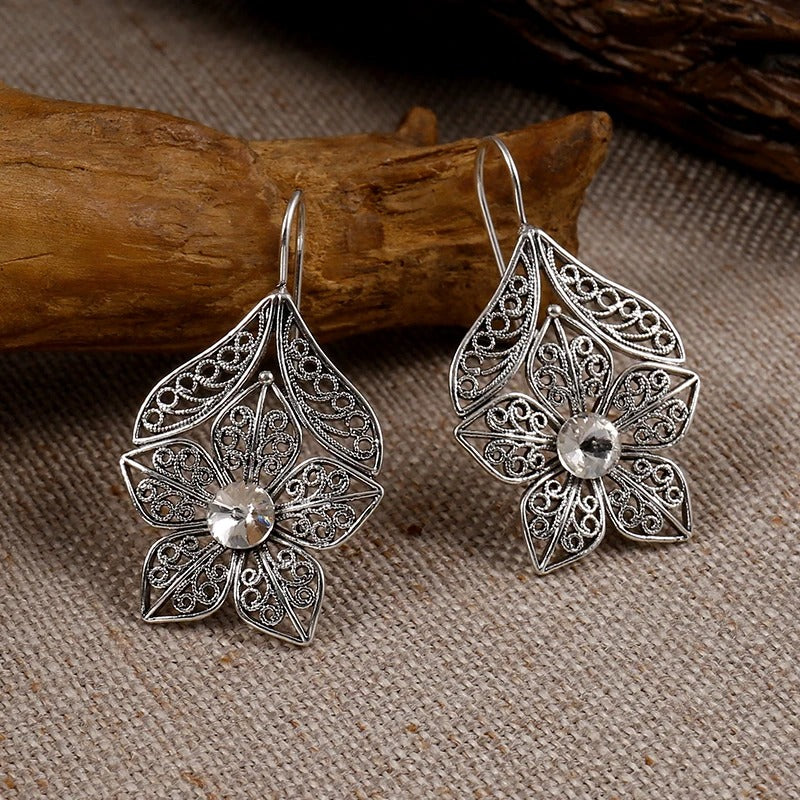Vintage Leaves Carving Hollow Flower Hook Drop Earrings Ethnic Silver Color Metal Inlaid Cubic Zirconia Dangle Earrings Jewelry