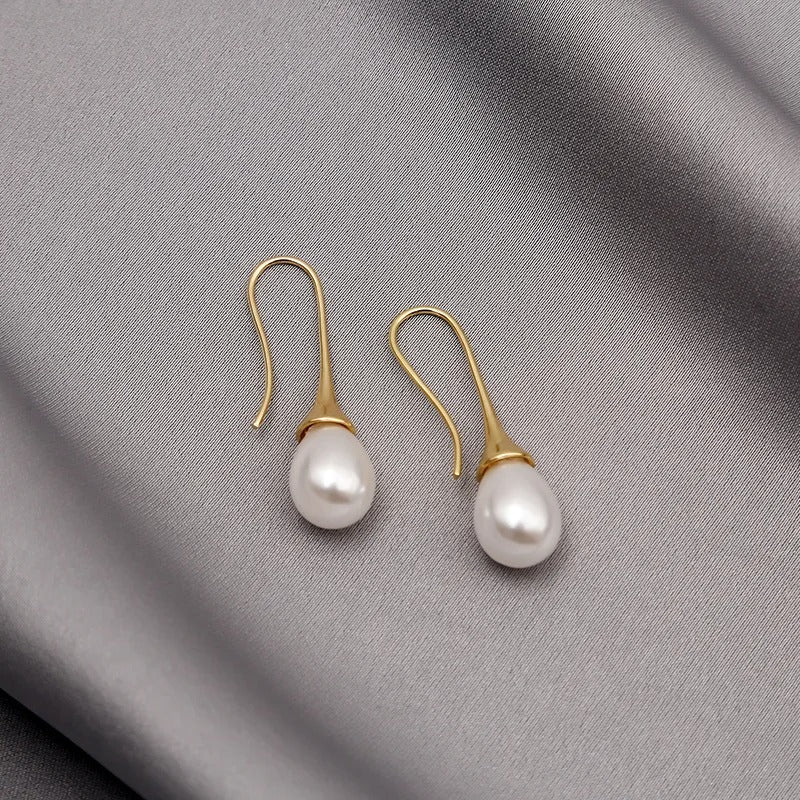 Woman Vintage Pearl Dangle Earrings 2025 Gold Color Simple Style Classic Long Hanging Earring Personality Women's Party Jewelry