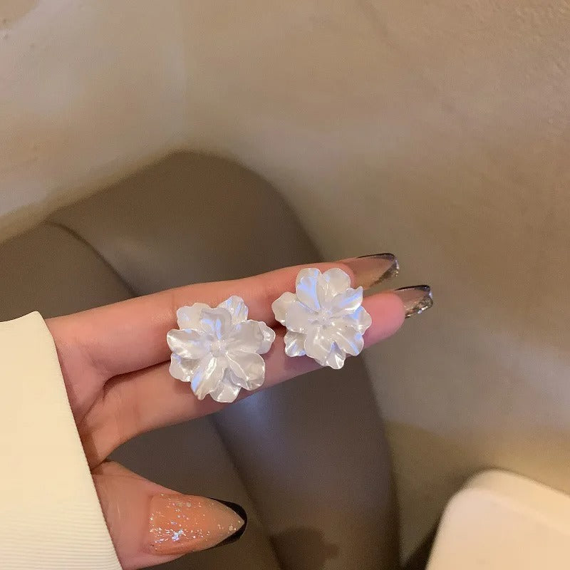 Acrylic White Camellia Flowers Stud Earrings for Women Fashion Temperament Fairy core  Earring Party Wedding Jewelry