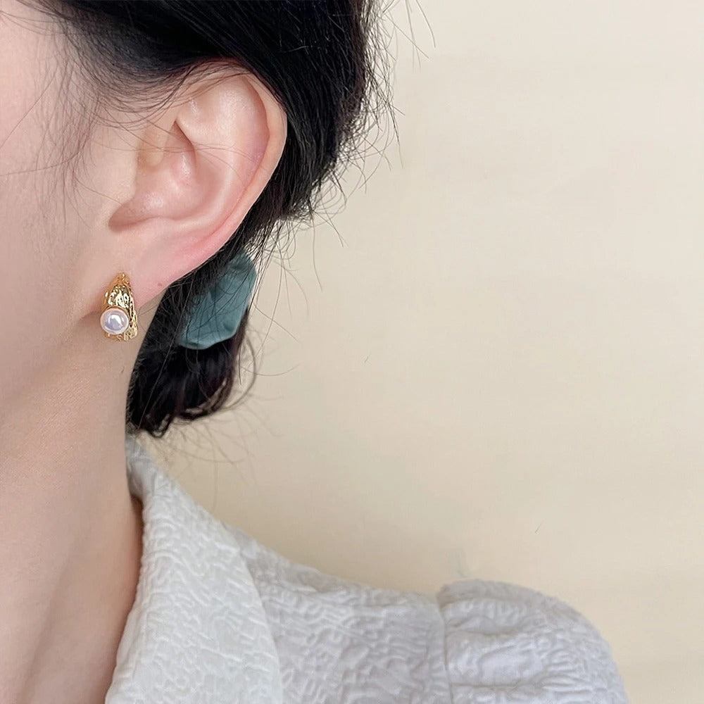 2025 Vintage Freshwater Pearl Painless Mosquito Coil Earrings for Women C-shaped Exquisite Chunky Hammere Ear Clip Jewelry Gifts